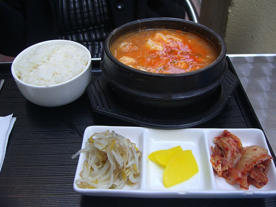 The Fiery Embrace: Discovering the Soul-Soothing Depths of Sundubu-jjigae