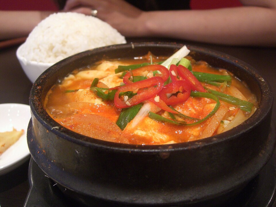 The Fiery Embrace: Discovering the Soul-Soothing Depths of Sundubu-jjigae