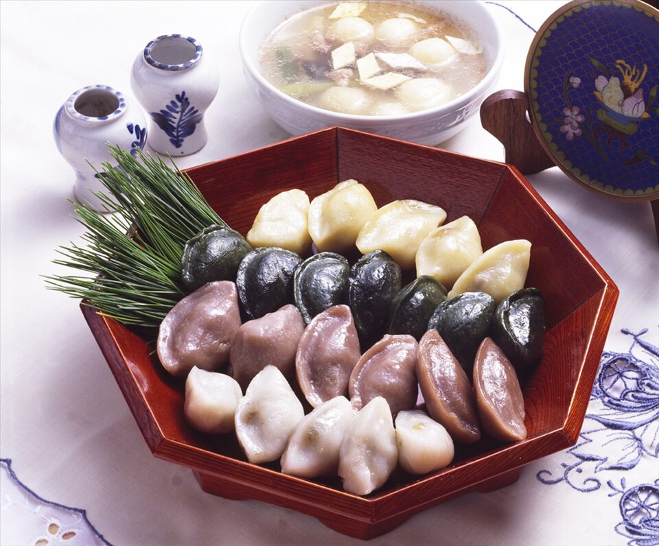 Sweet Harvest Delights: Crafting Songpyeon, Korea's Festive Rice Cakes