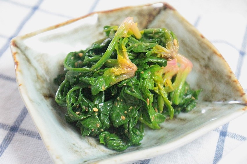 **Sigeumchi Namul: The Emerald Gem of Korean Banchan**